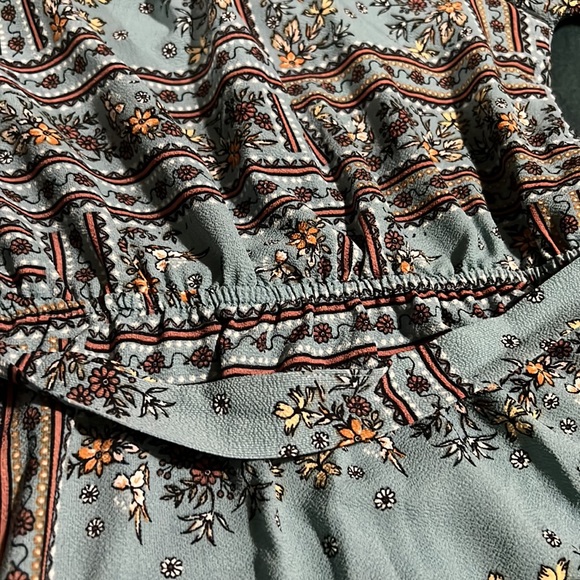 NWT. MONTEAU DRESS - Picture 6 of 6